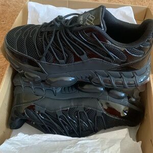 BRAND NEW JUST LIKE NIKE AIR MAX BLACK SNEAKERS!